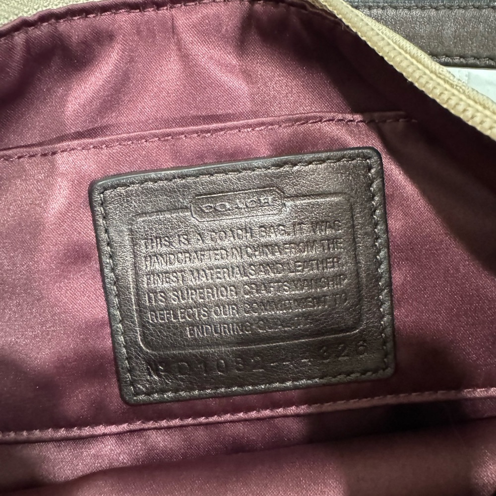 2010 Coach shoulder purse - Picture 5 of 6